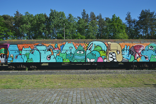 Trein met graffiti voor kunstproject 'The Yard' bij As