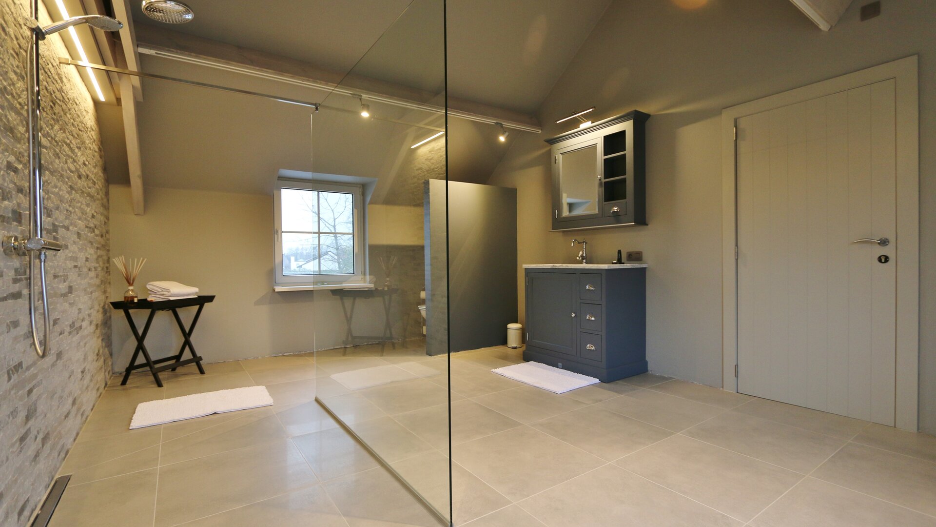Amadis - externe badkamer met douche