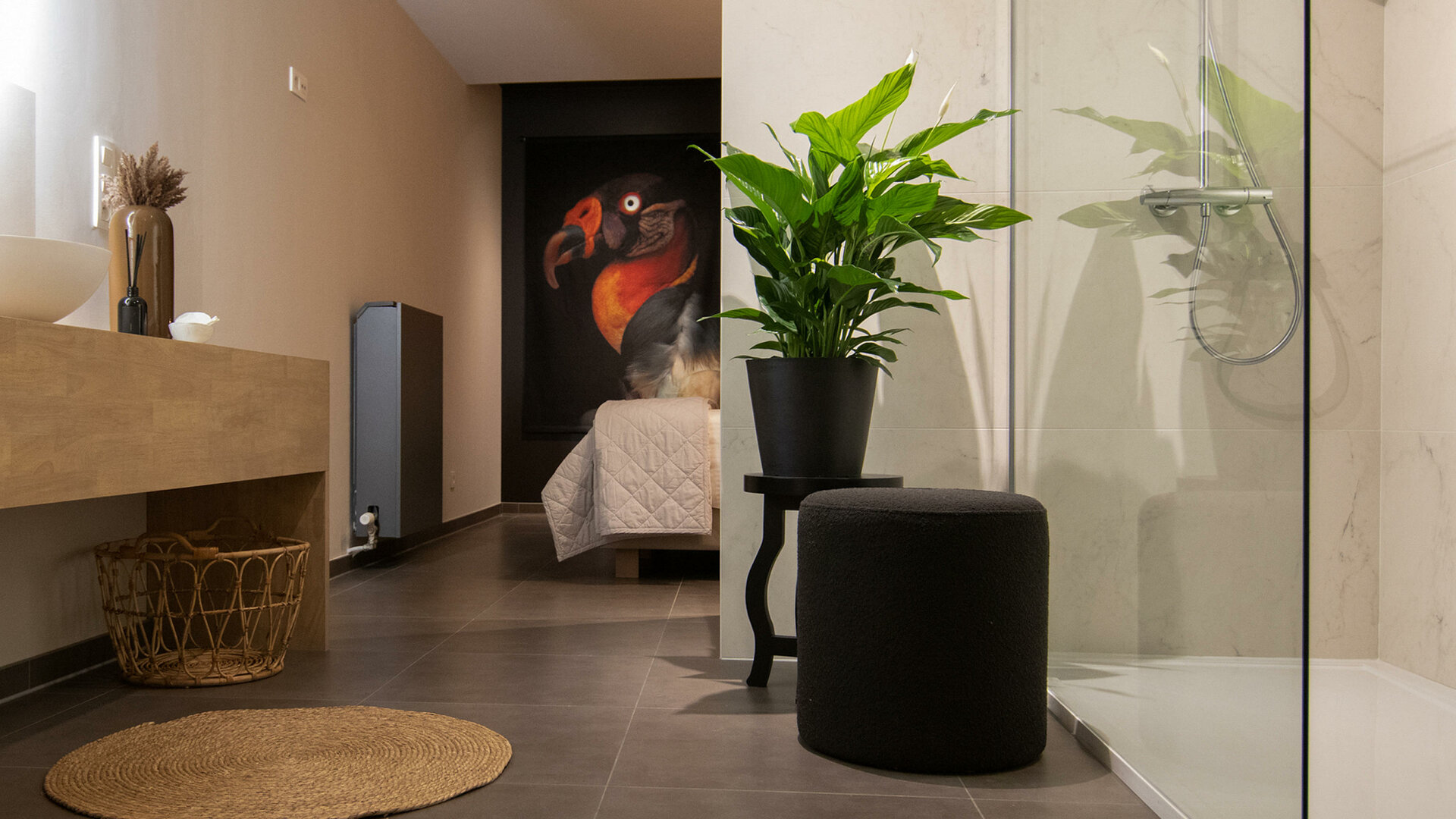 Boulevard Botanie - En-suite bathroom with spacious rain shower