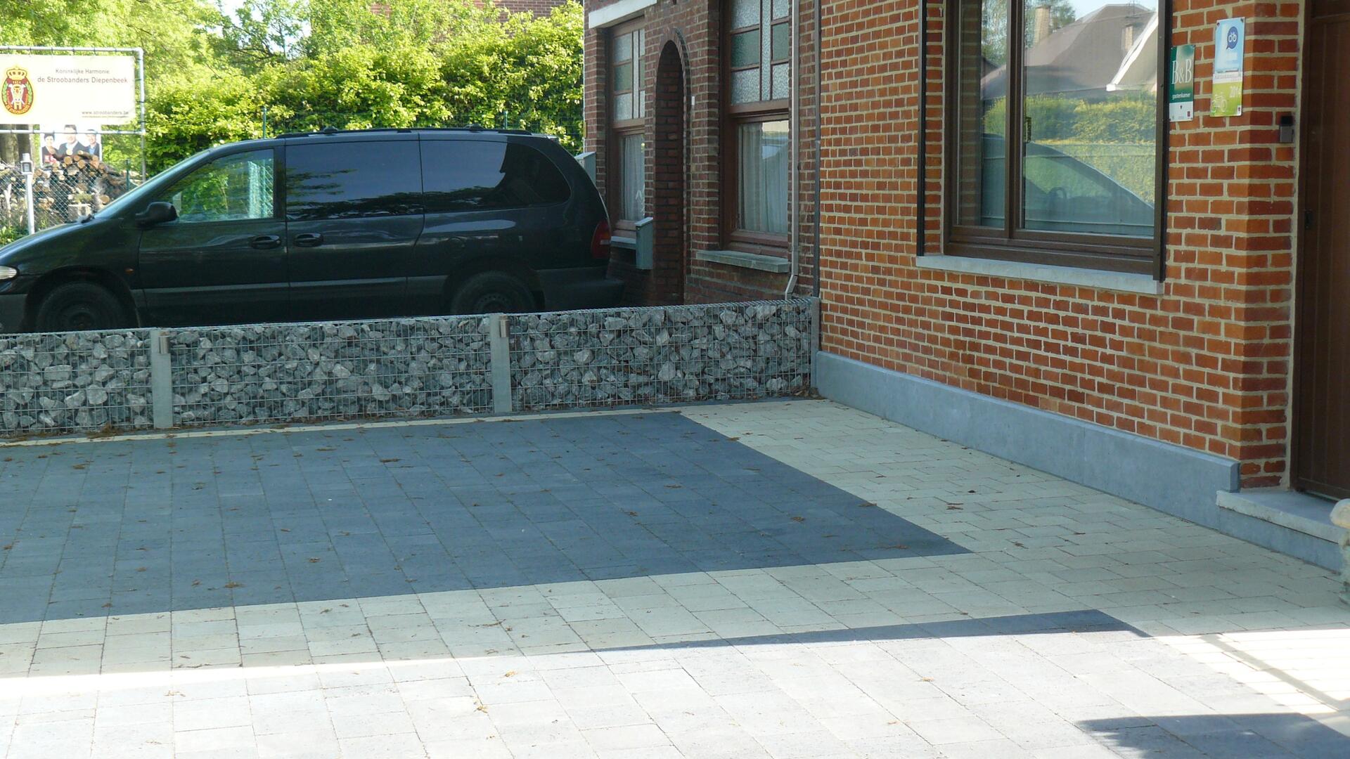 Jo - Li - parking