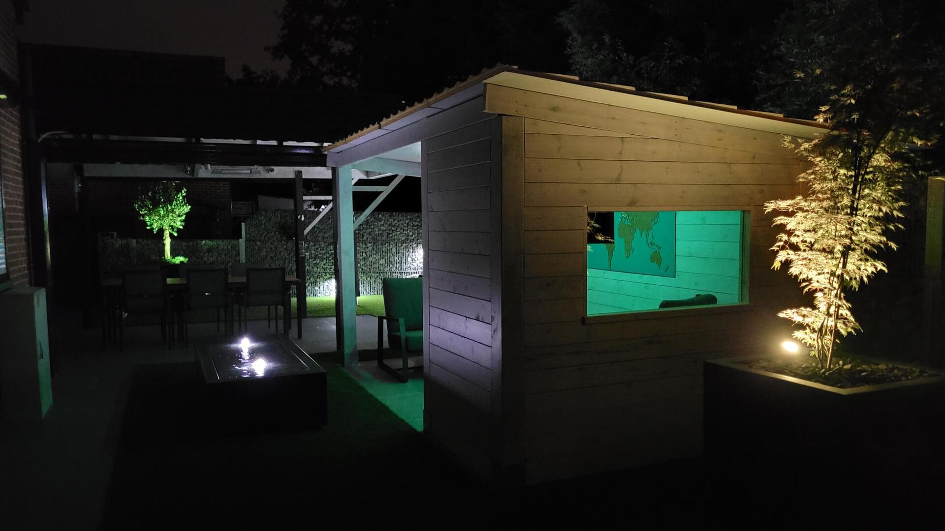 Jo - Li - De tuin bij avond