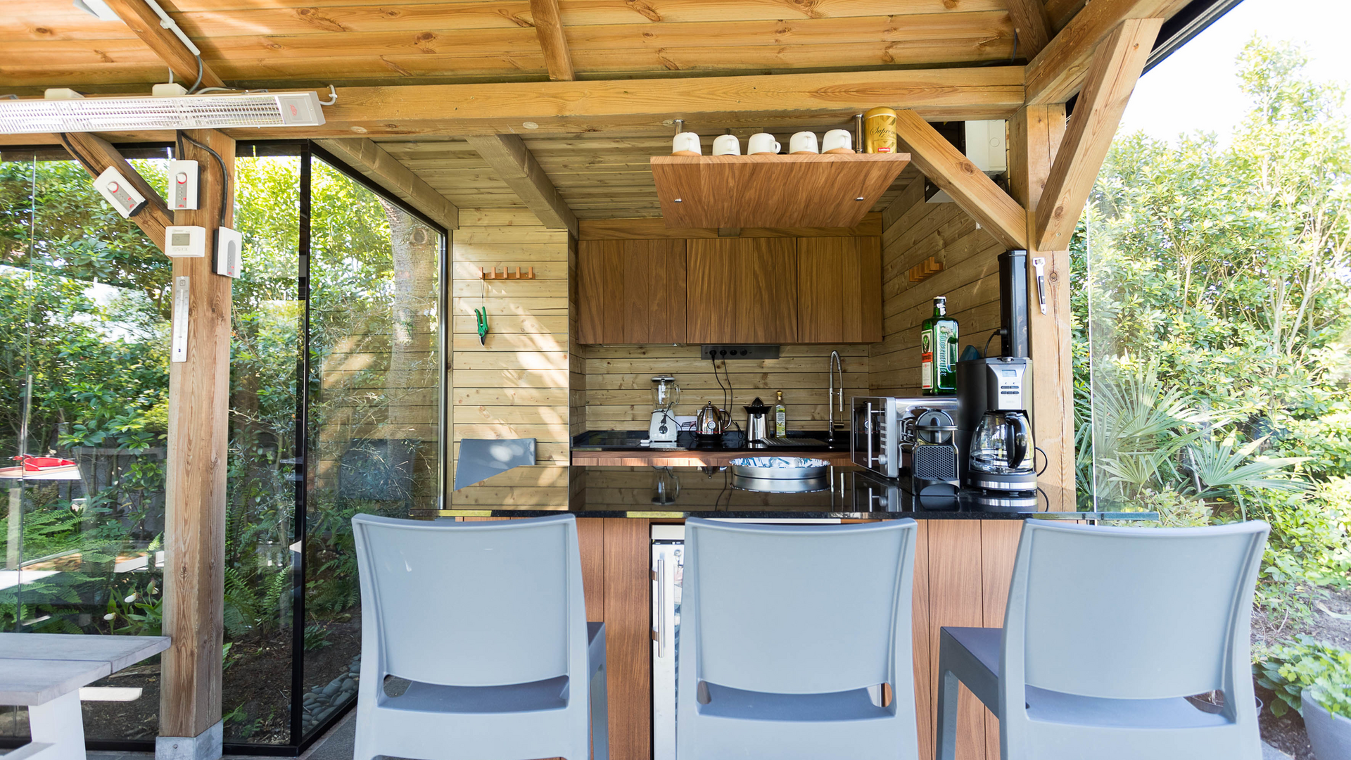 Terrakota - Buitenkeuken aan de pergola - Outdoor kitchen