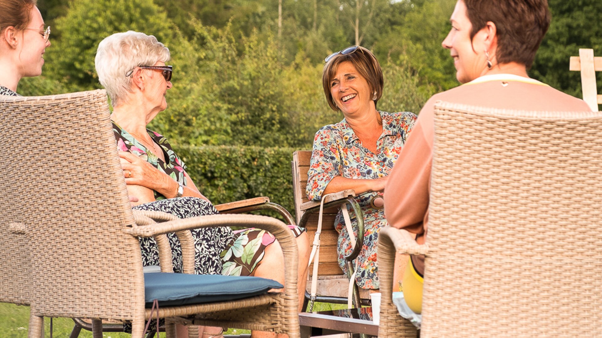 Vakantiewoning "De Pluktuin" - terras in de tuin