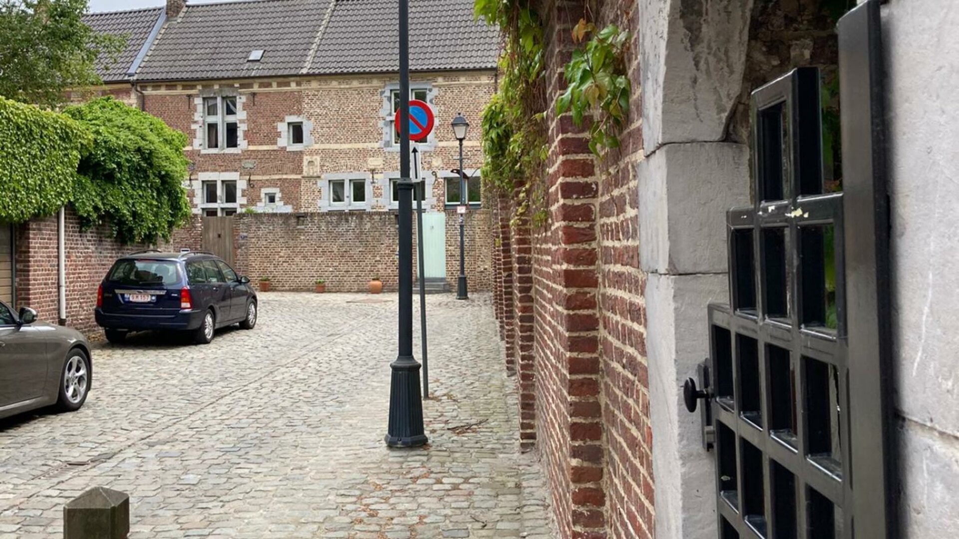 Vakantiewoning Le petit béguinage - De met kasseien geplaveide straatjes, pittoreske pleintjes, begijnenhuisjes en religieuze gebouwen van het Tongerse begijnhof ademen nog altijd een ingetogen sfeer uit.