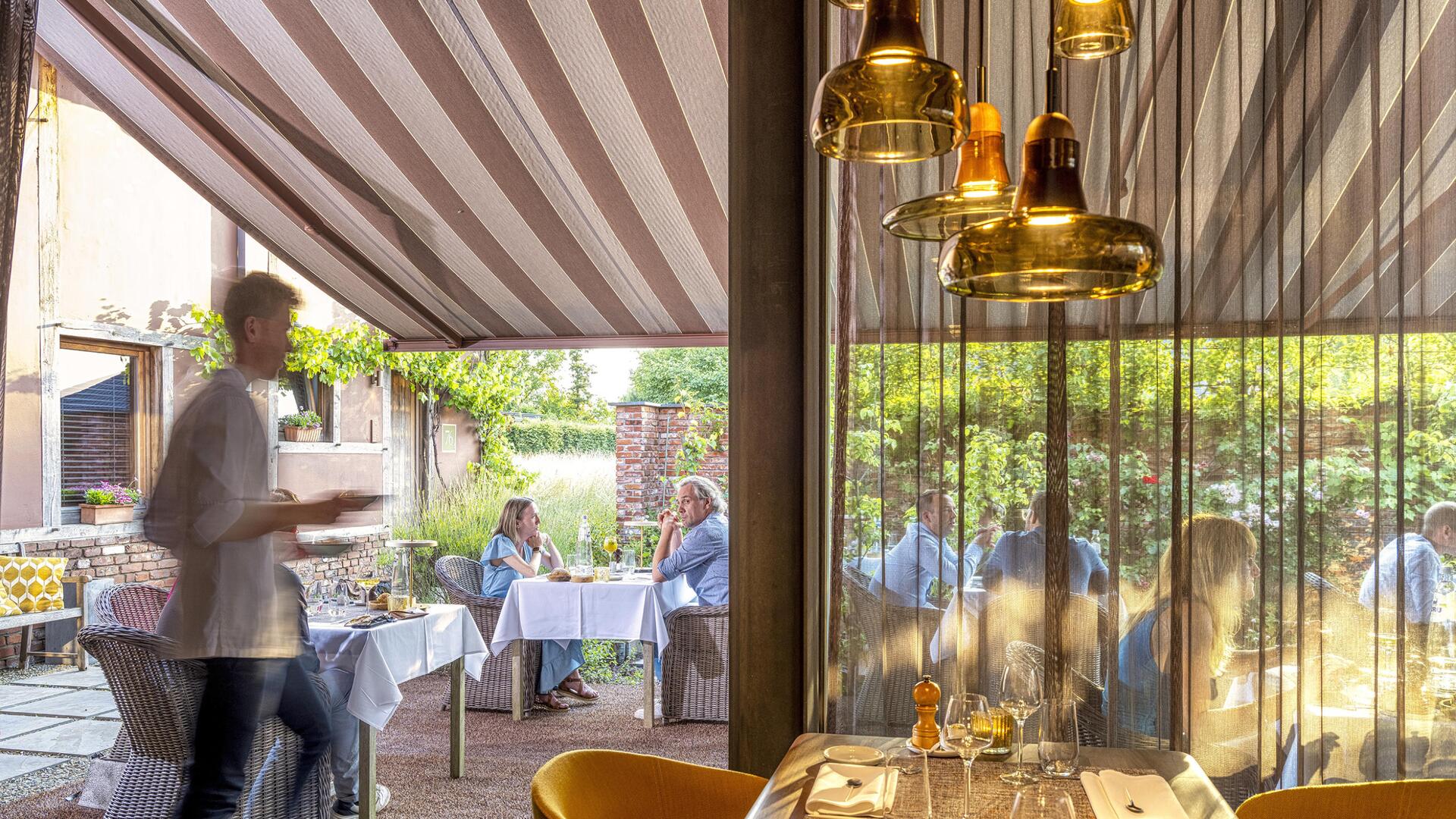 Vous lé Vous - restaurant met binnentuin