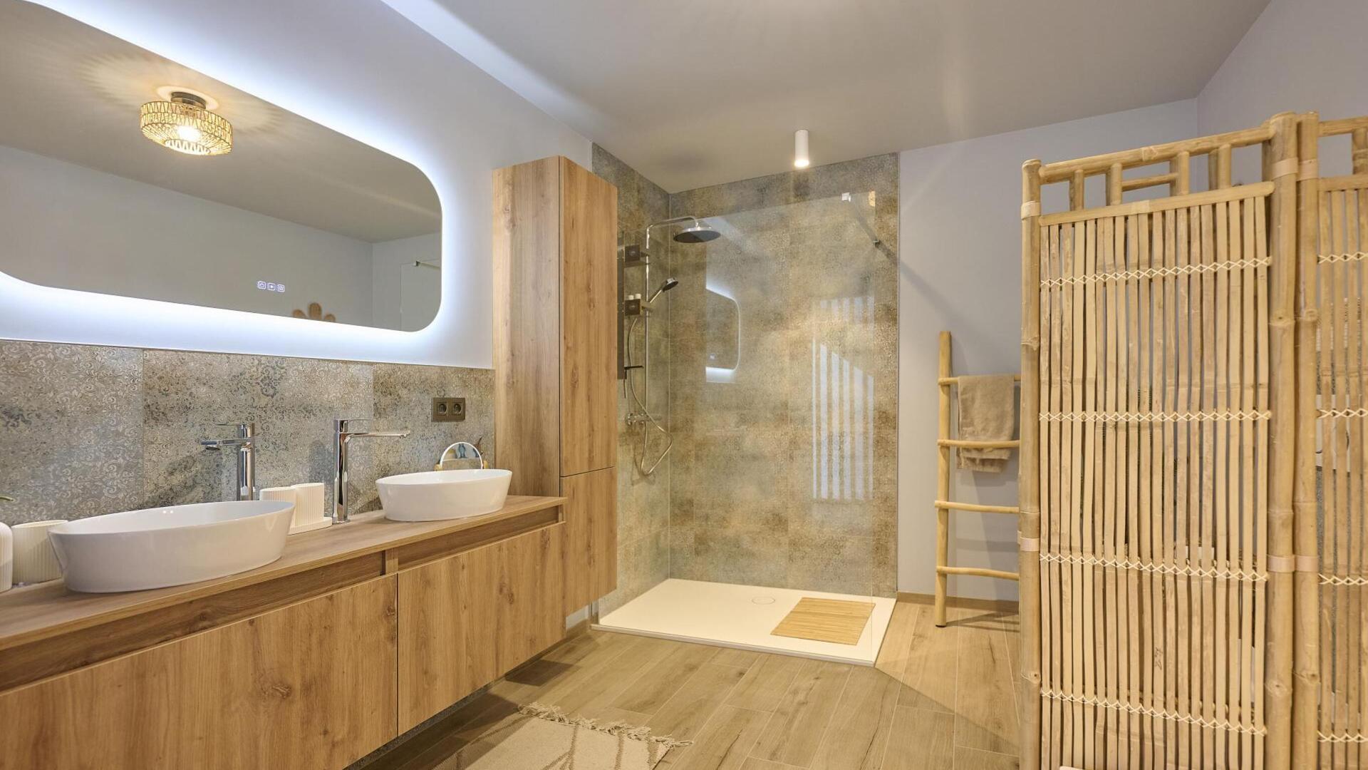 ’t Margrietje - Bathroom with bath and shower