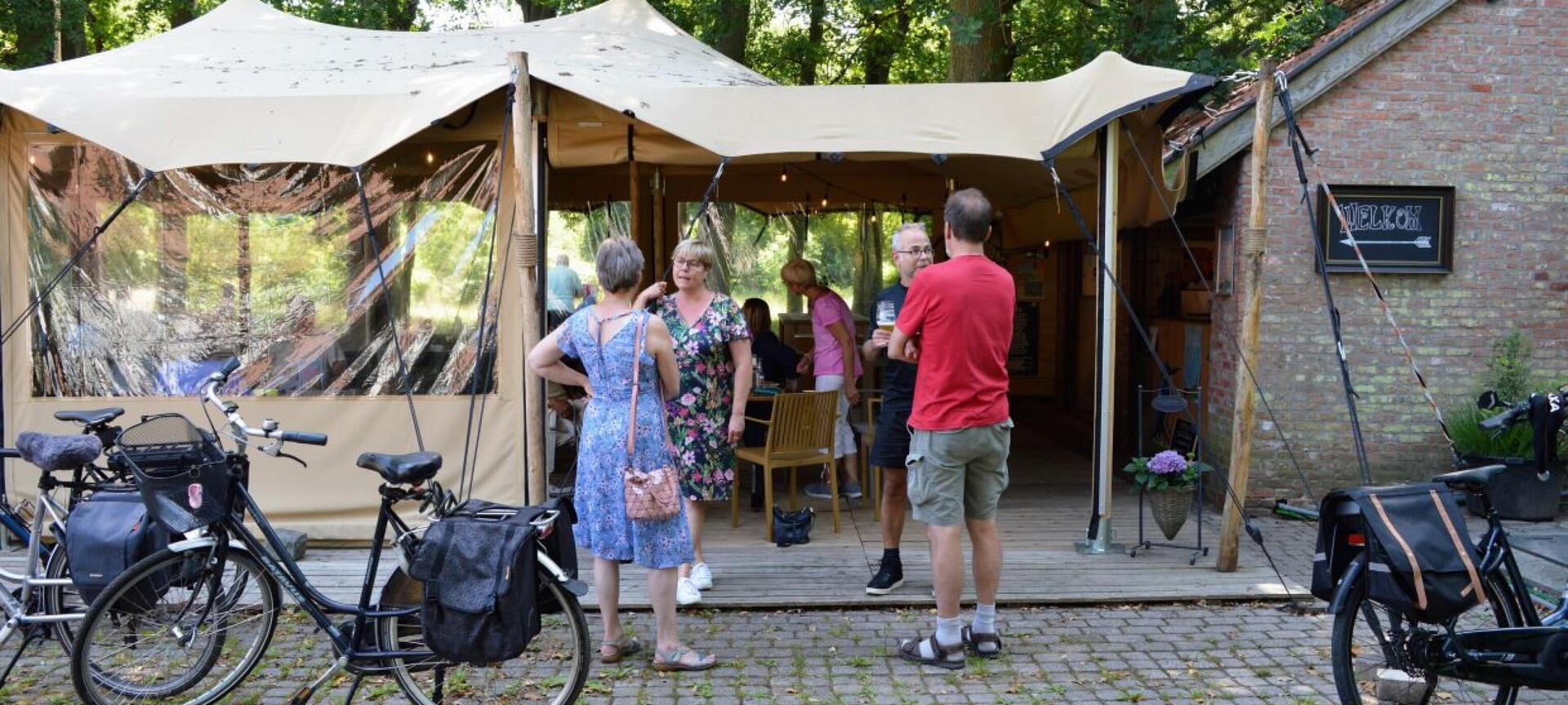 Buitenbar de Slagmolen - Sfeerimpressie fietsers