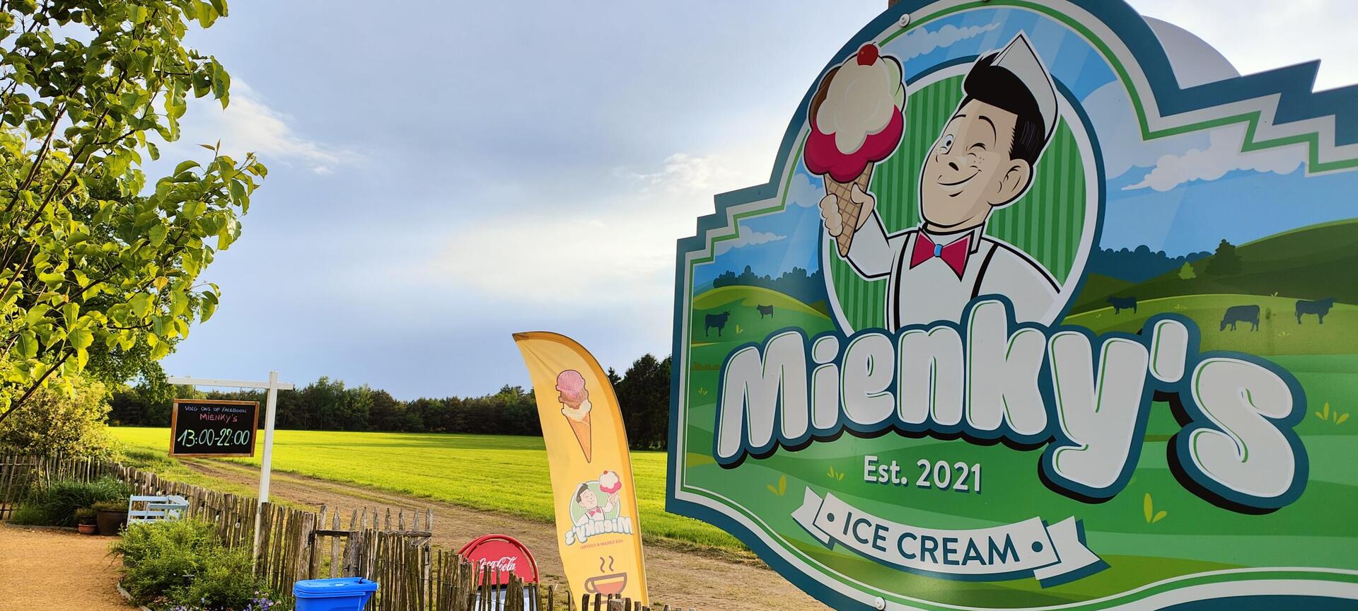 Mienky's ijssalon - Uitzicht op de velden