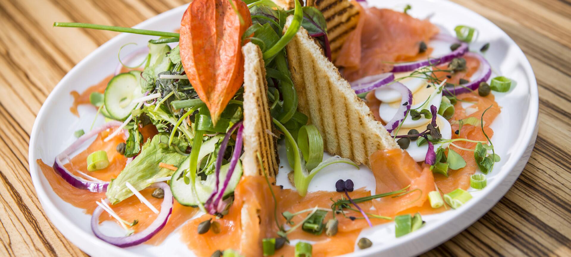 The Century - salade met Gerookte Zalm
