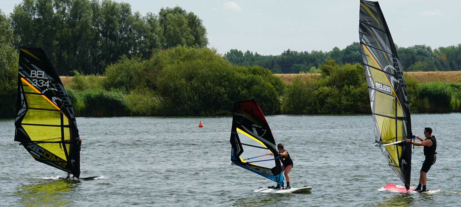 Watersportcentrum Schulensmeer - jeugdtraining surfen