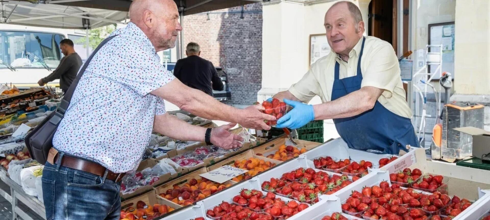 Wekelijkse vrijdagsmarkt Bree centrum - vrijdagsmarkt aardbeien