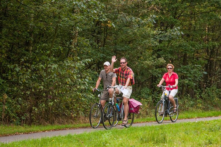 fietsers in het GrensPark Kempen~Broek te Limburg
