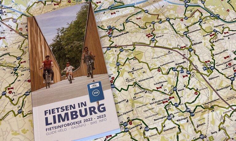 Een sfeerbeeld van de fietskaart van Limburg 2022-2023